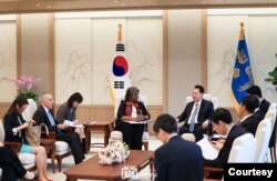 15일 윤석열 한국 대통령이 방한 중인 린다 토머스 그린필드 주유엔 미국대사를 접견했다. 사진 = 한국 대통령실.