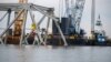 Para kru pembongkaran memotong bagian atas sisi utara Jembatan Francis Scott Key yang runtuh menjadi beberapa bagian yang lebih kecil untuk dipindahkan secara aman dengan derek di Sungai Patapsco, 30 Maret 2024.