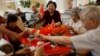 Suasana di sebuah panti jompo, di Beijing, China 26 Mei 2021. (Foto: REUTERS/Carlos Garcia Rawlins)