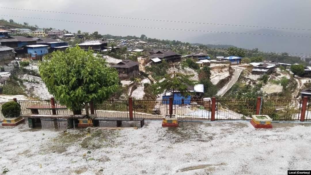 မိုးသီးကြွေခဲ့တဲ့ ရှမ်းပြည်နယ်မြောက်ပိုင်း၊ နမ့်ဆန်မြို့နယ်က ဟိုမိန်းကျေးရွာ - (ဓာတ်ပုံ - ဒေသခံ)