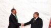 Pascoal Ronda (esquerda), ministro do Interior e Filipe Nyusi, presidente de Moçambique (direita), tomada de posse, 31 de Agosto, 2023