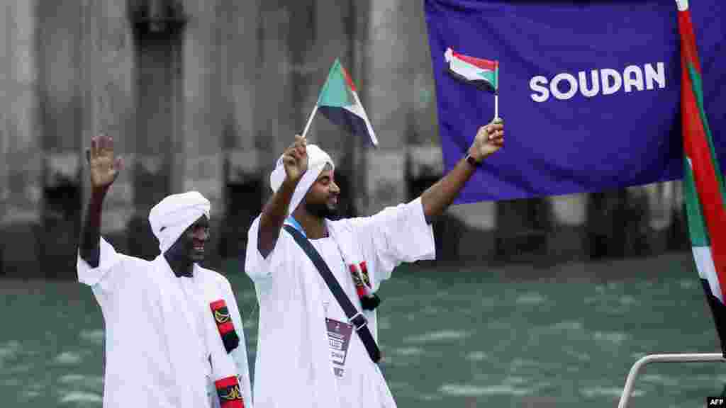  کشتی حامل ورزشکاران سودان در مراسم گشایش مسابقات المپیک تابستانی سال ۲۰۲۴ در پاریس