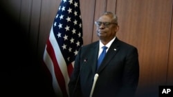 US Defense Secretary Lloyd Austin attends a joint press conference with Japanese Defense Minister Yasukazu Hamada after their meeting at the Defense Ministry in Tokyo, June 1, 2023. 