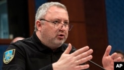 Jaksa Agung Ukraina Andriy Kostin bersaksi di hadapan anggota Kongres AS di Gedung Capitol, Washington, pada 19 April 2023. (Foto: AP/Jacquelyn Martin))