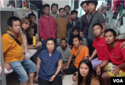 Sejumlah WNI yang dibebaskan dari tindak perdagangan manusia di Myanmar. (Foto: VOA)
