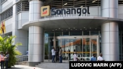 Entrada da sede da Sonagol, Lunada, Angola.