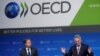FILE: Menteri Luar Negeri AS Antony Blinken mendengarkan Mathias Cormann, Sekretaris Jenderal Organisasi untuk Kerjasama Ekonomi dan Pembangunan, berbicara dalam konferensi pers pada Pertemuan Dewan Menteri OECD, di Paris, Prancis 6 Oktober 2021. (Ian Langsdon/ Pool via REUTERS)