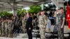 Menteri Pertahanan Jerman Boris Pistorius (kiri depan) mengikuti upacara di Camp Humphreys, markas militer AS di Pyeongtaek, di selatan Seoul, pada 2 Agustus 2024. (Foto: Anthony Wallace/Pool Photo via AP)