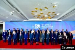 Presiden Jokowi bersama para delegasi yang hadir dalam acara World Water Forum (WEF) ke-10 yang diselenggarakan di Bali, Senin (20/5) (biro setpres)