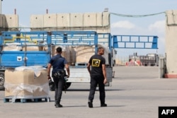 Kamioni sa humanitarnom pomoći za Gazu čekaju dozvolu na graničnom prelazu Kerem Šalom 14. marta 2024.