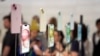 苹果公司在位于美国加利福尼亚州库比蒂诺总部举行的新品发布会上展示 iPhone 15 和 15 Plus 机型。（2023年9月13日）