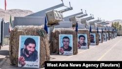 Sistem rudal miliki Garda Revolusi Iran ditampilkamn dalam sebuah acara di lokasi yang tidak disebutkan di Iran, dalam foto yang dirilis pada 5 Agustus 2023. (Foto: Iranian Army/West Asia News Agency/handout via Reuters)