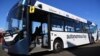 Sebuah bus yang akan digunakan untuk layanan bus otonom (swakemudi) CAVForth, AB1, dipamerkan kepada awak media di Queensferry, Skotlandia, 11 Mei 2023. (Andy Buchanan/AFP)