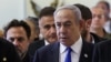 Perdana Menteri Israel Benjamin Netanyahu tiba di pertemuan fraksi Partai Likud di Knesset, parlemen Israel, pada 20 Mei 2024. (Foto: Reuters/Ronen Zvulun)