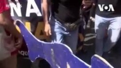 菲律賓示威者抗議北京在南中國海的侵略行徑踩踏習近平假人