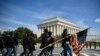 Parade untuk memperingati Juneteenth digelar di dekat Lincoln Memorial di Washington, pada 19 Juni 2024. (Foto: AFP/Drew Angerer)
