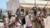 Tentara Sudan, yang setia kepada panglima militer Abdel Fattah al-Burhan, berfoto di pangkalan Rapid Support Forces (RSF) di kota Laut Merah Port, Sudan. (Foto: AFP)