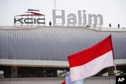 Stasiun Halim saat pembangunannya jelang uji operasional kereta cepat Jakarta-Bandung pada September, di Jakarta, Sabtu, 12 Agustus 2023. (Foto: AP) ​