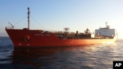 FILE - Kapal tanker Central Park (Zodiak Maritim via AP). Pihak berwenang melaporkan kawanan penyerang bersenjata menyita kapal tanker yang terkait terkait Israel di lepas pantai Aden, Yaman, Minggu, 26 November 2023