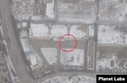 신원 에벤에셀 공장부지에 정차한 버스. 사진=Planet Labs