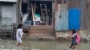 Anak-anak sedang bermain saat banjir rob melanda kawasan Kecamatan Medan Belawan, Kota Medan, Sumatra Utara, Jumat 19 Mei 2023