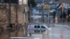 Sejumlah kendaraan tampak terendam banjir yang melanda area dekat sungai Saddle di Lodi, New Jersey, pada 10 Januari 2024. (Foto: AP/Seth Wenig)