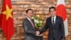 日本首相岸田文雄（右）在東京會面的越南國家主席​​武文賞(Vo Van Thuong)。（2023年11月27日）