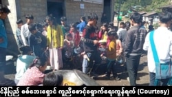 ကရင်နီပြည်မှာ စစ်ကြောင့် နေရပ်စွန့်ခွာတိမ်းရှောင်နေရသူများ (ဓာတ်ပုံ - ကရင်နီပြည် စစ်ဘေးရှောင် ကူညီစောင့်ရှောက်ရေးကွန်ရက်)