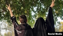 نافرمانی مدنی زنان ایران در مقابل حجاب اجباری