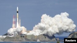 Satelit observasi optik pada roket H-IIA diluncurkan di Tanegashima Space Center di pulau barat daya Tanegashima, Jepang, 12 Januari 2024. (Kyodo/via REUTERS)