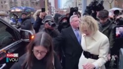 Trump Konparet Devan Tribinal Manhattan nan Kad yon Pwose Abi Seksyel