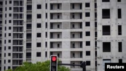 資料照：上海一處公寓住宅工地。（2022年7月20日）