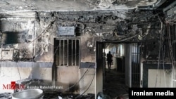 Penjara Evin di Teheran, penjara bagi tahanan politik, tampak hangus terbakar di saat aksi-aksi protes atas kematian Mahsa Amini terus berlanjut (17/10).
