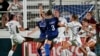 Pemain Racing Louisville FC Erin Simon (kiri) dan Freja Olofsson (nomor punggung 8) mencoba merebut bola dari pemain North Carolina Courage Kaleigh Kurtz (nomor punggung 3) dalam pertandingan di Cary, North Carolina, pada 6 Oktober 2021. (Foto: AP/Gerry Broome)