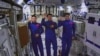Tangkapan layar dari Pusat Kontrol Dirgantara Beijing, menunjukkan astronot China dari kiri, Cai Xuzhe, Chen Dong dan Liu Yang melambai dari dalam modul lab antariksa China "Wentian" pada Senin, 25 Juli 2022 (foto: dok). 