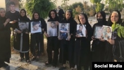 گروهی از مادران جان‌باختگان آبان ۹۸