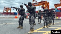 지난 24일 한국 부산항에서 '을지프리덤실드(UFS)' 미한 연합훈련의 일환으로 대테러 훈련이 진행됐다.
