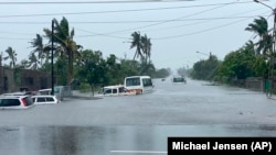 Veículos submersos na Beira, Moçambique, depois da passagem do ciclone Eloise. 23 Janeiro 2021