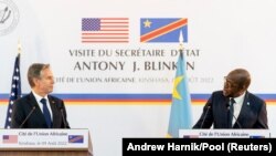 Sec. Estado dos EUA, Antony Blinken e Ministro dos Neg. Estrangeiros da RDC, Christophe Lutundula, em conferência de imprensa Kinshasa