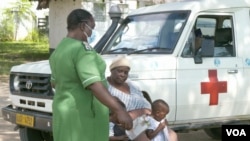 FILE - Zimbabwe health officials conduct measles immunization in Mutasa district about 300 kilometers east of Harare in May 2022. (Columbus Mavhunga/VOA) 