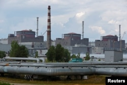 Pembangkit Listrik Tenaga Nuklir Zaporizhzhia selama konflik Ukraina-Rusia di luar kota Enerhodar yang dikuasai Rusia di wilayah Zaporizhzhia, 4 Agustus 2022. (Foto: Reuters)