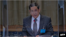 မြန်မာကိုယ်စားလှယ်အဖွဲ့ခေါင်းဆောင် ဦးကိုကိုလှိုင်။