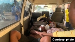 Laba ngabanye babasekeli bebandla likaMnu Nelson Chamisa, eleCitizens Coalition for Change (CCC) abalimeleyo ngemva kokuhlaselwa yizikliwi ezinakanelwa ukuthi ngamalunga eZanu PF emhlanganweni oqhutshelwe eKwekwe nguChamisa ngeSonto. (Pic Credit: CCC/Gift Ostallos Siziba)