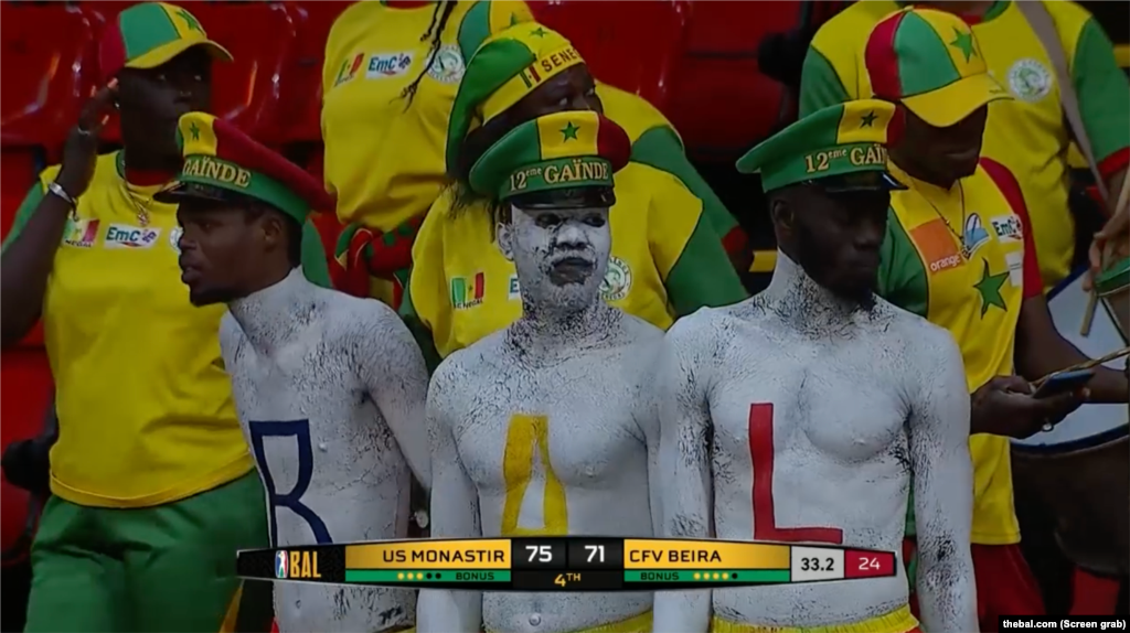 Público no jogo entre o Ferroviário da Beira na BAL e o US Monastir da Tunísia, em Dacar, Senegal. 6 de Março