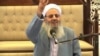 دفاع کم‌سابقه امام‌جمعه زاهدان از حقوق بهائیان ایران؛ جمهوری اسلامی «اجازه انتقاد» بدهد