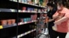 Virus COVID-19 Terus Menyebar, Warga Beijing Timbun Makanan