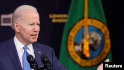 Presiden AS Joe Biden menyampaikan pidato di Green River College, Auburn, Washington, AS, 22 April 2022. (REUTERS/Jonathan Ernst)