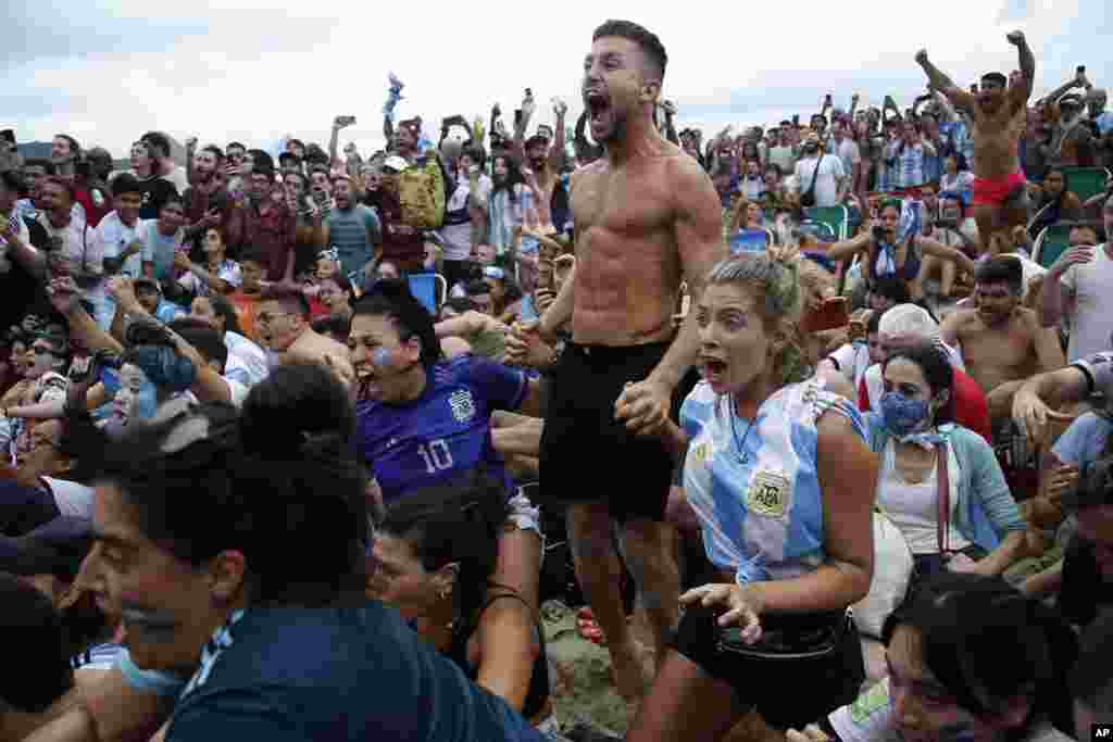 Argentina's fans on Copacabana beach in Rio de Janeiro, Brazil, celebrate the victory of the Argentine national team in a soccer match against France for the World Cup final in Qatar.