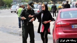 در ایران به دلیل رعایت نکردن حجاب اجباری در برخی اتومبیل‌ها، مالکان آن از سوی نیروی انتظامی پیامک تهدید دریافت می‌کنند