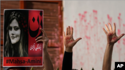 فشار بر فعالان مدنی و دادخواهان در آستانه سالگرد کشته شدن مهسا امینی در بازداشت گشت ارشاد افزایش یافته است
